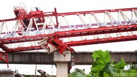 Lokasi kejadian berada di pinggir rel kereta api RT014/RW07 Kelurahan Kampung Melayu, Jatinegara, Jakarta Timur, Minggu (4/2/2018) sekitar pukul 05.00 WIB.