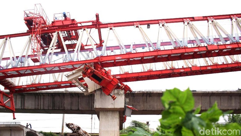 BPJS akan Beri Santunan ke Keluarga 4 Korban Tewas Crane Jatuh BPJS akan Beri Santunan ke Keluarga 4 Korban Tewas Crane Jatuh