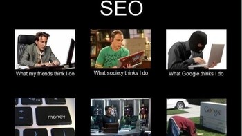 Saat bekerja di bagian SEO. Foto: internet