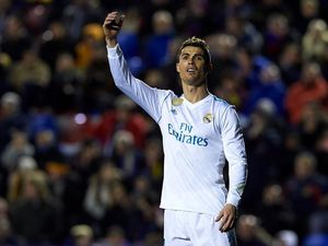 Ronaldo ke Juru Kamera: Jangan Sorot Aku, Fokus ke Pertandingan Saja