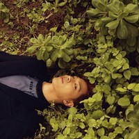 Konsep foto yang sama untuk Taeyang. Foto: dok. Dazed