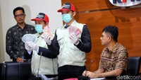 Sedangkan Inna disangkakan melanggar Pasal 5 ayat 1 huruf a atau Pasal 5 ayat 1 huruf b atau Pasal 13 Undang-Undang Nomor 31 Tahun 1999 sebagaimana diubah dengan Undang-Undang Nomor 20 Tahun 2001 tentang Pemberantasan Tindak Pidana Korupsi.