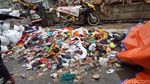 Foto: Sumbangan Pakaian untuk Korban Kebakaran Taman Sari Dibuang