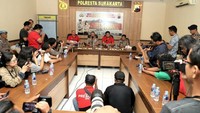 Para Bonek tersebut akan diserahkan langsung kepada orangtuanya untuk dilakukan oembinaan mental dan tidak lagi mengulangi perbuatannya. dok. PSSI.