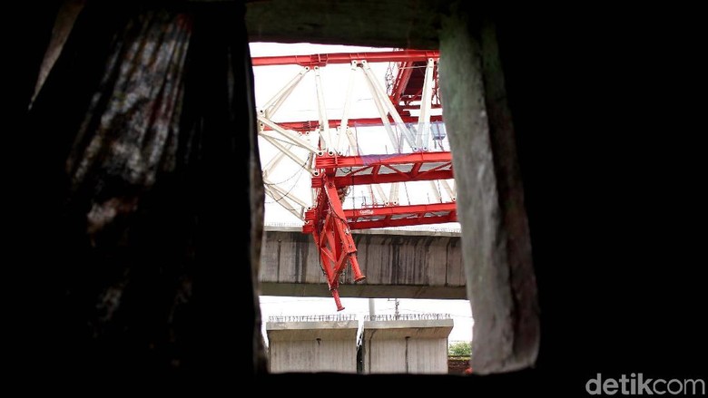 Crane Jatuh, Polisi Masih Gali Keterangan Pengawas Proyek DDT Crane Jatuh, Polisi Masih Gali Keterangan Pengawas Proyek DDT