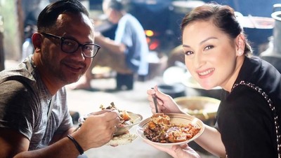 7 Foto Ini Bukti Kalau Artis Suka Makan Tradisional