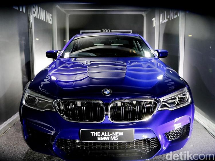 Intip BMW M5 Terbaru di Dalam Container di Thailand