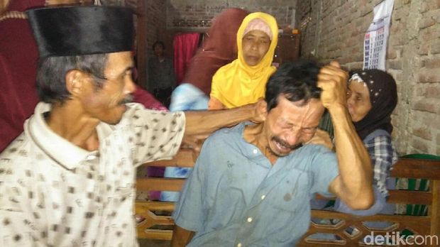 Ayah, Joni korban crane ambruk Jatinegara histeris