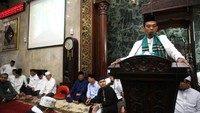 Somad merasa akrab dengan JK. Padahal sebagai Wakil Presiden, tentu JK mempunyai lapisan pengamanan dan pelayanan yang khusus. Namun Somad tak merasakan semua itu sebagai hal yang membatasi keakrabannya dengan JK. (Foto: dok. Istimewa)
