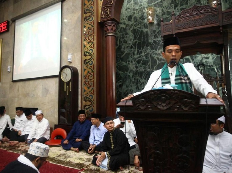 Lembaga Adat Melayu Siap Dampingi UAS soal Kasus Video Salib Lembaga Adat Melayu Siap Dampingi UAS soal Kasus Video Salib