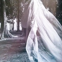 Berpose dengan gaya casual dalam konsep hitam-putih. Foto: dok. Dazed