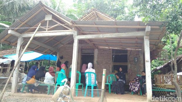 Suasana rumah duka korban crane ambruk