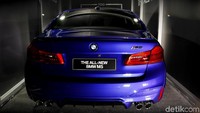 Tapi tidak diperlihatkan secara langsung, pengunjung Bimmermeet hanya boleh mengintip di lubang yang sudah disediakan.