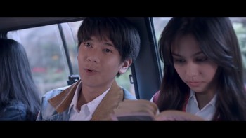 Membaca buku, sekarang kebanyakn baca e-book. Foto: internet