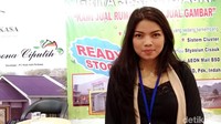 Ini adalah Dilla asal Depok. Ia mengaku baru menjadi SPG untuk produk properti. Ia memulai menjadi SPG sejak 2014 lalu.