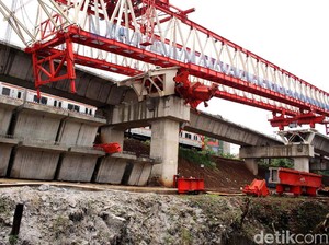4 Jenazah Korban Crane di Jatinegara Dibawa Keluarga dari RS Polri