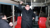 Beberapa hari sebelumnya Jong Un sempat mengunjungi perusahaan pembuat trem (Foto: Dok. KCNA via Reuters)