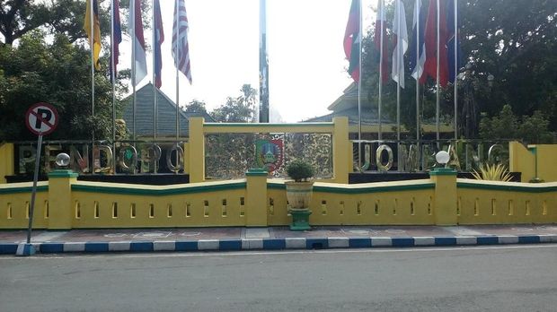 Geledah Rumah  Dinas Bupati Jombang  KPK Bawa 3 Koper dan 1 Tas