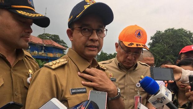 Siaga Banjir, 15 Truk Angkut 200 Ton Sampah dari Manggarai