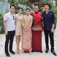 Pernikahan Chryseis Tan dan Faliq juga disebut-sebut media Malaysia, menyatukan dua budaya yang berbeda, yaitu China dan Melayu. Kedua mempelai tampak berganti busana dengan pakaian tradisional China. Foto: Dok. Instagram