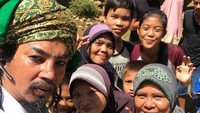 Ia pun kerap membagi pengalamannya kala mengisi dakwah di kampung-kampung. (Dok. Instagram/limbadindonesia)