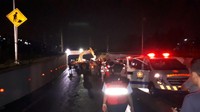 Tembok di jalan perimeter bagian selatan Bandara Soekarno-Hatta, Cengkareng, ambrol. (Foto: Bil Wahid-detikcom)