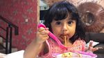 Gemas! Kalau Lihat Shakila, Anak Hengky Kurniawan dan Sonya Fatmala Lagi Makan