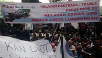 Nelayan yang melakukan aksi terhitung lebih dari 5 ribu orang. Tuntutannya adalah menolak penggunaan alat tangkap yang merusak sumber daya perikanan. Pool/KKP.
