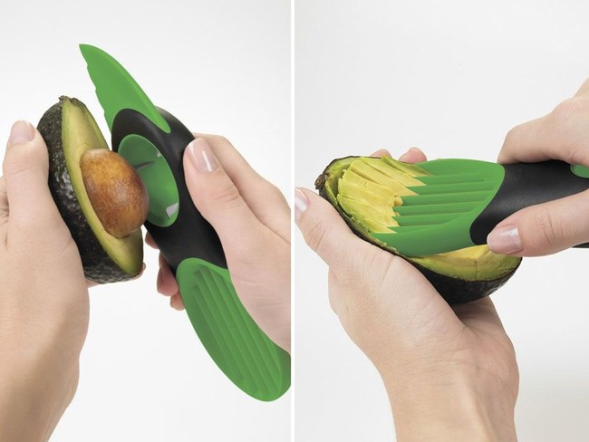 Pisau menjadi alat dapur wajib punya bagi para ibu rumah tangga. Bagi Anda yang suka mengolah avokad, 3-in-1 avocado tool ini juga wajib punya. Alat dapur inovatif itu juga dijual di Amazon dengan Rp 130 ribuan. Foto: Amazon