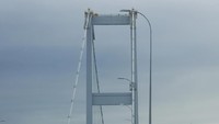 Pemandangan Selat Bosphorus dari atas jembatan hanya bisa dinikmati dari dalam kendaraan saja, karena tidak boleh sembarangan turun dari kendaraan di sini (Kurnia/detikTravel)