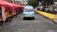 Dibukanya kembali Jalan Jatibaru hanya untuk kendaraan umum. Sementara kendaraan pribadi baik roda empat maupun roda dua masih dilarang melintas.