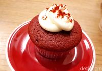 Kopi Kecil: Santai Sore Ditemani Es Kopi Susu dan <i>Chocolate Fudge Cupcake</i>
