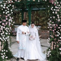 Chryseis Tan dan Faliq Nasimuddin saling jatuh cinta saat sama-sama menuntut ilmu di sebuah sekolah internasional. Keduanya bertunangan pada 2 Juli 2017. Foto: Dok. Instagram Ivan Mario (Axioo), YSA Events, Chryseis Tan