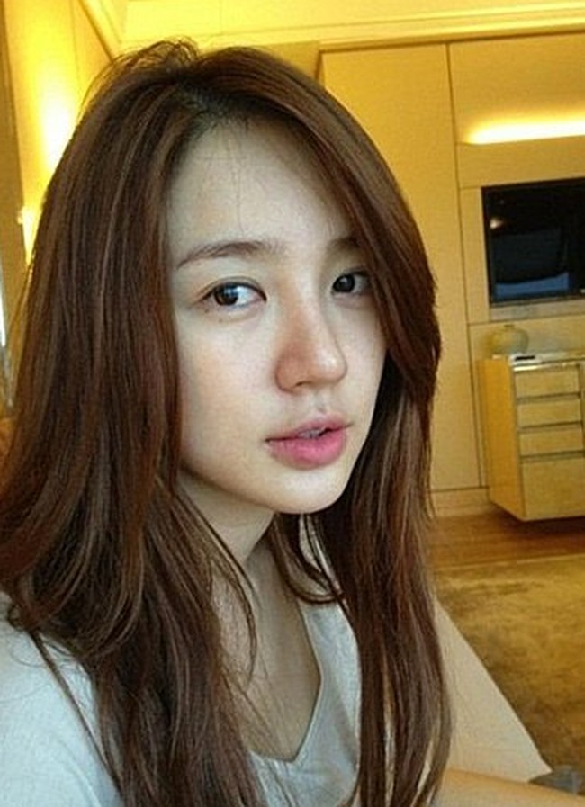 Yoon Eun Hye krim pelembab tiga kali sebelum tidur. Hal itu membuat kulitnya lembut dan dewy. Foto: Istimewa