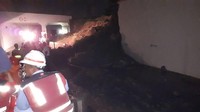 Sekitar 100 meter dari lokasi evakuasi terlihat ada tiga ekskavator. (Foto: Bil Wahid-detikcom)