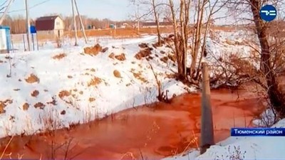 Foto: Sungai Berwarna Merah Darah di Rusia