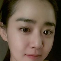 Moon Geun Young selalu mengaplikasikan sunblock saat berada di luar maupun di dalam ruangan. Menurutnya hal tersebut penting untuk menjaga kulit karena selalu terpapar sinar matahari maupun lampu studio. Foto: Istimewa