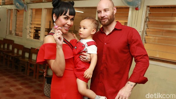 Keseruan Melanie Ricardo Rayakan Ultah Anak di SLB