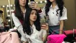 3 Artis Cantik Pemain Film Dilan 1990 Ini Juga Sahabatan di Dunia Nyata