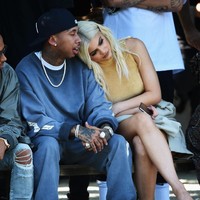 Tak lama setelah itu, Tyga dan Kylie kembali pacaran. Dan di ulang tahun Kylie ke-19, lagi-lagi Tyga memberikan mobil mewah.  Foto: Getty Images
