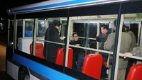 KCNA melaporkan Kim Jong Un cukup puas dengan trem yang sedang diuji coba (Foto: Dok. KCNA via Reuters)