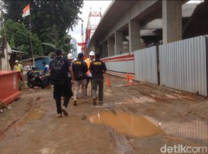 KNKT dan Puslabfor Olah TKP Lanjutan Cari Penyebab Crane Jatuh