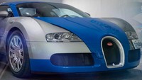 Saat peluncuran mobil Veyron di Jakarta oleh importir mobil mewah Prestige Motorcars akhir pekan lalu, dia terlihat datang dengan mengenakan setelan jas. Dia berpose di bagian luar dan dalam mobil Veyron yang dijual seharga Rp 65 miliar itu.  Foto: dok. Instagram (@nachoseann)