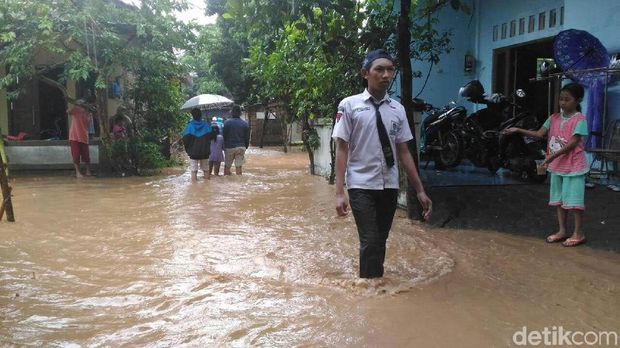 Tanggul Jebol, Perkampungan di Mangkang Semarang Kebanjiran