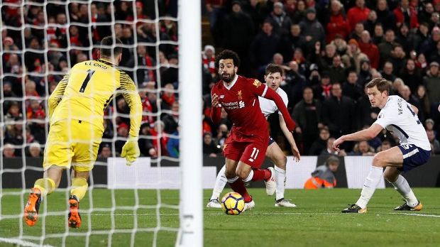 Mohamed Salah jadi bintang lewat sepasang gol ke gawang Tottenham Hotspur.