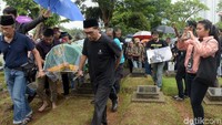 Duka menyelimuti dunia musik Tanah Air, musisi Yockie Suryo Prayogo meninggal dunia. Foto: Noel/detikHOT
