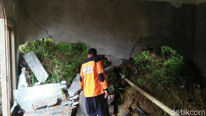 Hujan Deras Sejak Kemarin Picu Longsor di Kabupaten Magelang