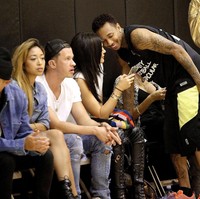 Di saat bersamaan, Kylie Jenner dan Tyga juga sedang digosipkan pacaran setelah beberapa kali tampil bersama. Sehingga pengakuan InkMonstarr tersebut tidak menjadi headline gosip.  Foto: Getty Images