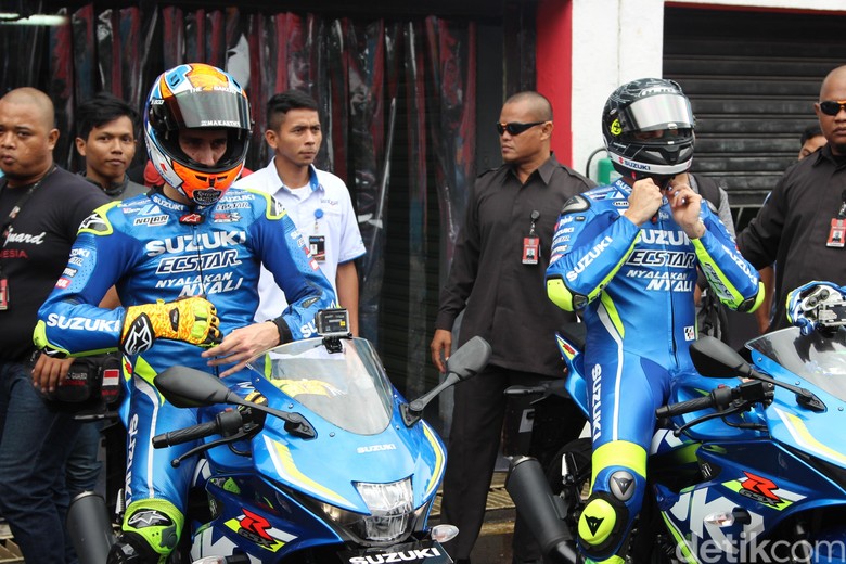 Iannone dan Alex Rins jajal GSX-R150 di Sirkuit Sentul. Foto: Khairul Imam Ghozali Iannone dan Alex Rins jajal GSX-R150 di Sirkuit Sentul. Foto: Khairul Imam Ghozali