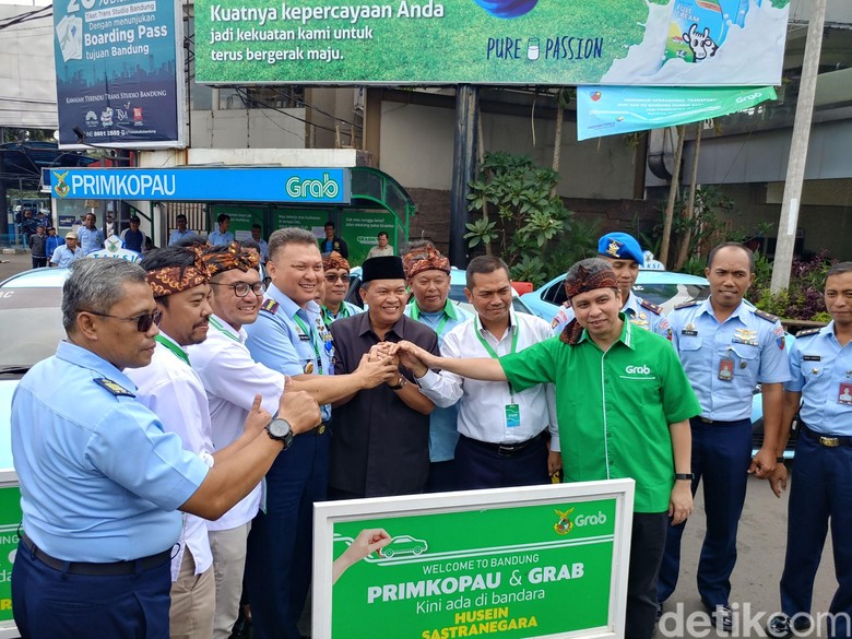 Primkopau Gandeng Grab Sediakan Taksi Online di Bandara Husein Primkopau Gandeng Grab Sediakan Taksi Online di Bandara Husein